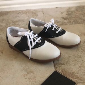 LIKE NEW! Girls saddle shoes.